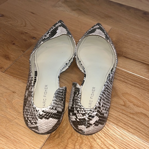 Marc Fisher snake skin flats - Picture 2 of 3